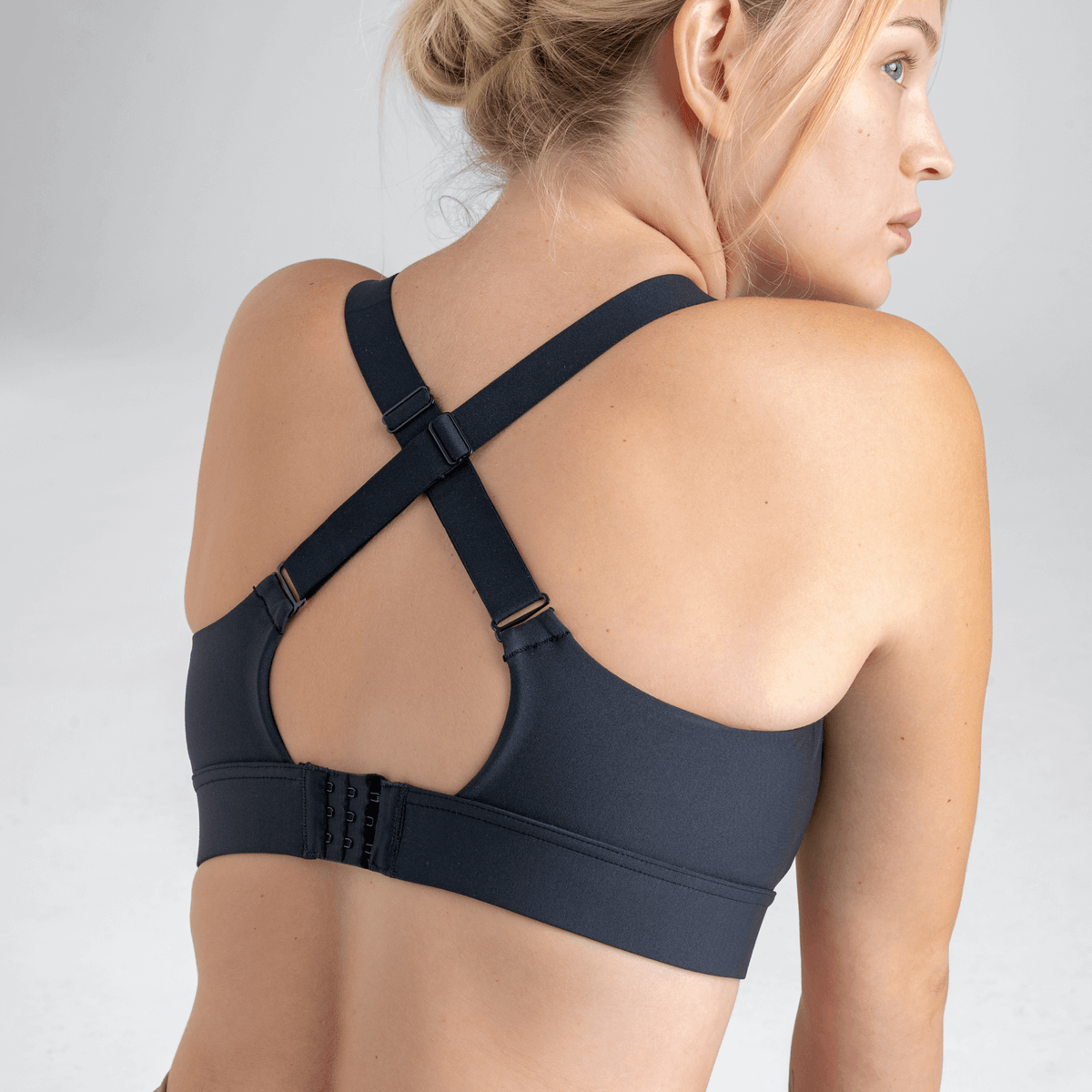 Fiera Women's Sports Bra in Black